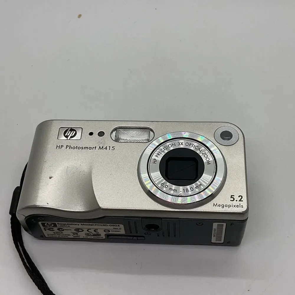 HP Photosmart M415 Digital Camera in Silver